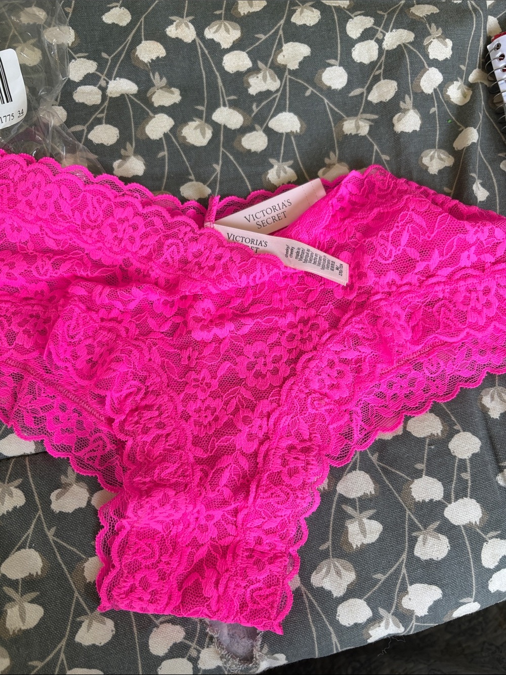 7️⃣3️⃣9️⃣ Victoria Secret Hot Pink Lace Cheeky